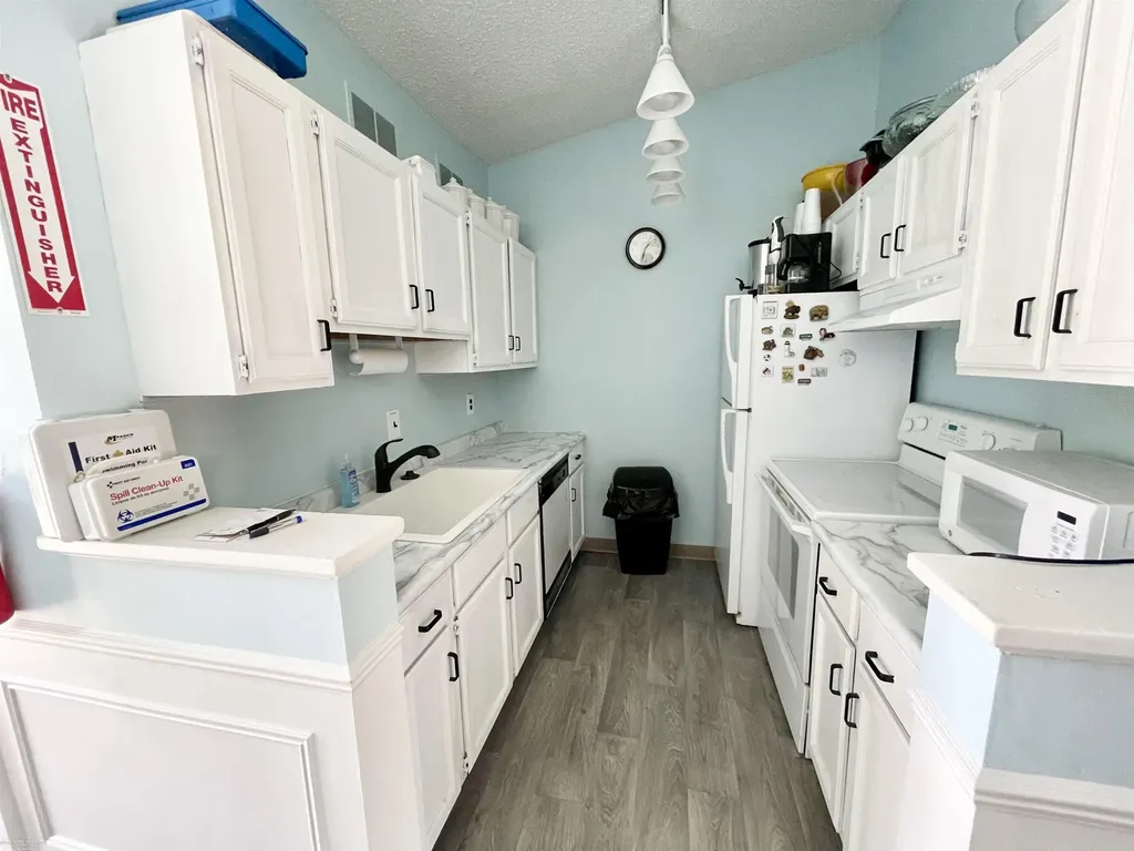 30703 Shiawassee Street Farmington Hills City MI 48336