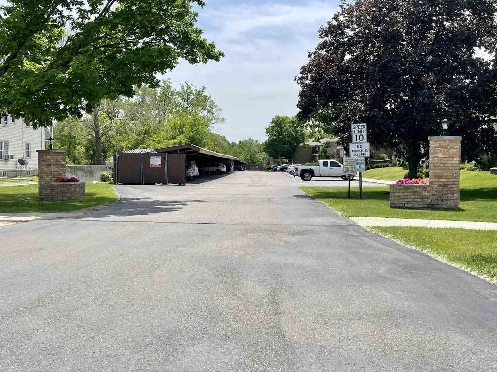 30703 Shiawassee Street Farmington Hills City MI 48336