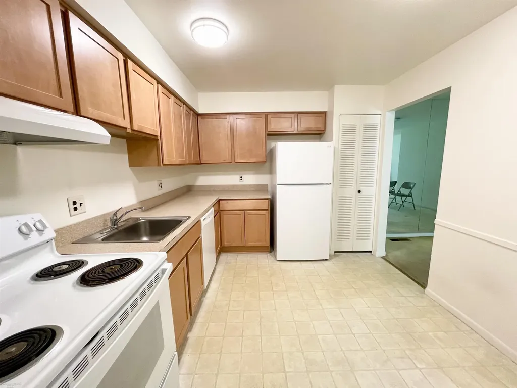 30703 Shiawassee Street Farmington Hills City MI 48336