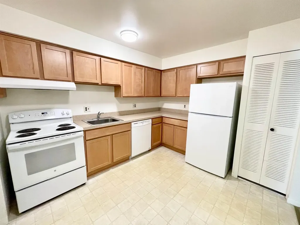 30703 Shiawassee Street Farmington Hills City MI 48336