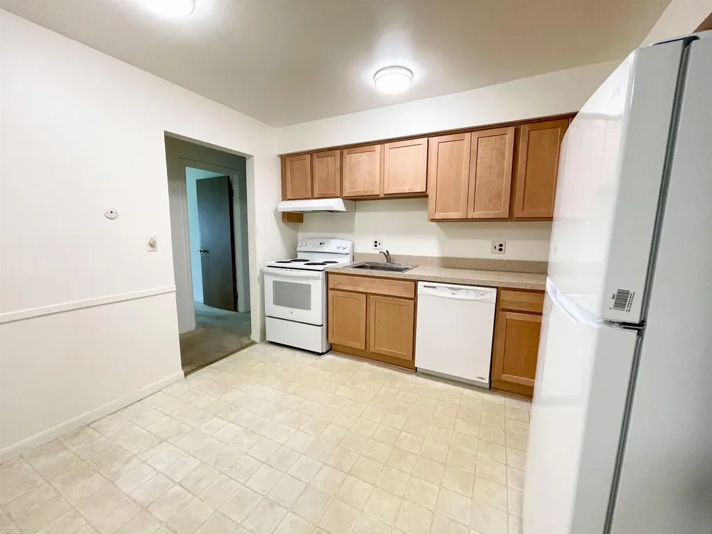 30703 Shiawassee Street Farmington Hills City MI 48336
