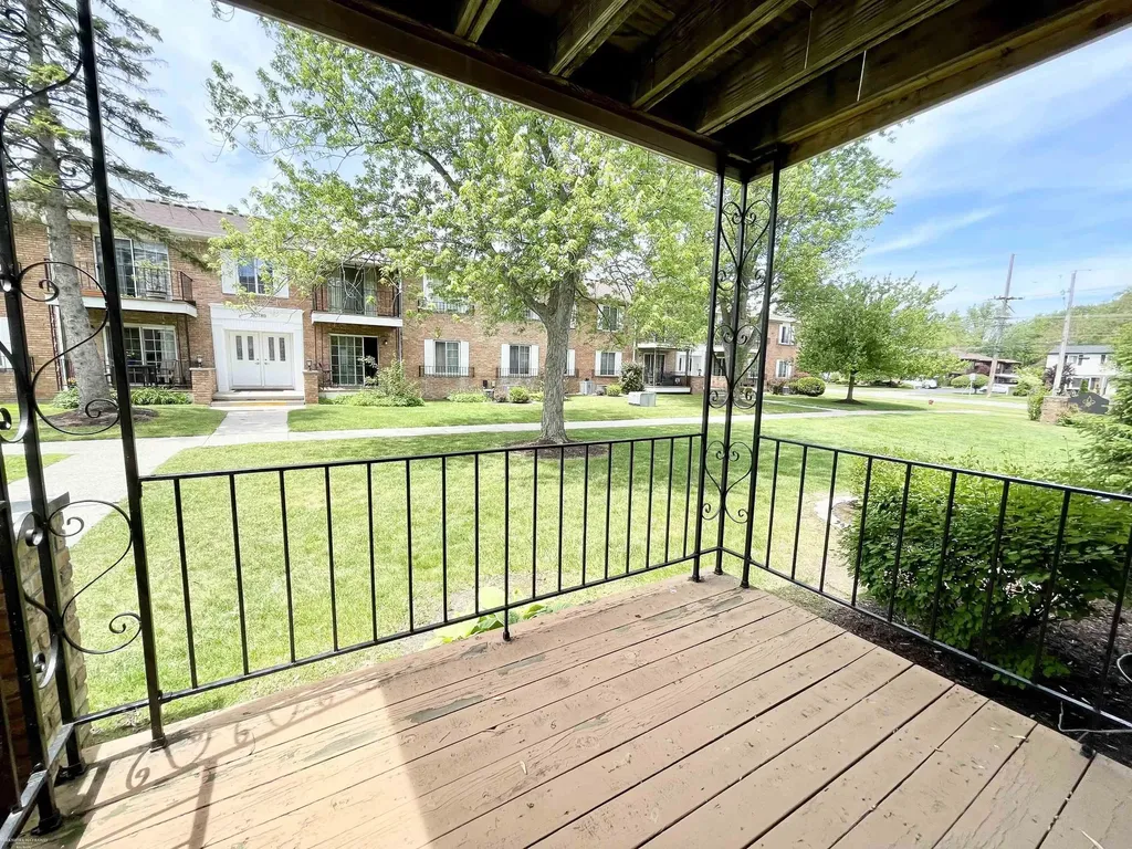30703 Shiawassee Street Farmington Hills City MI 48336