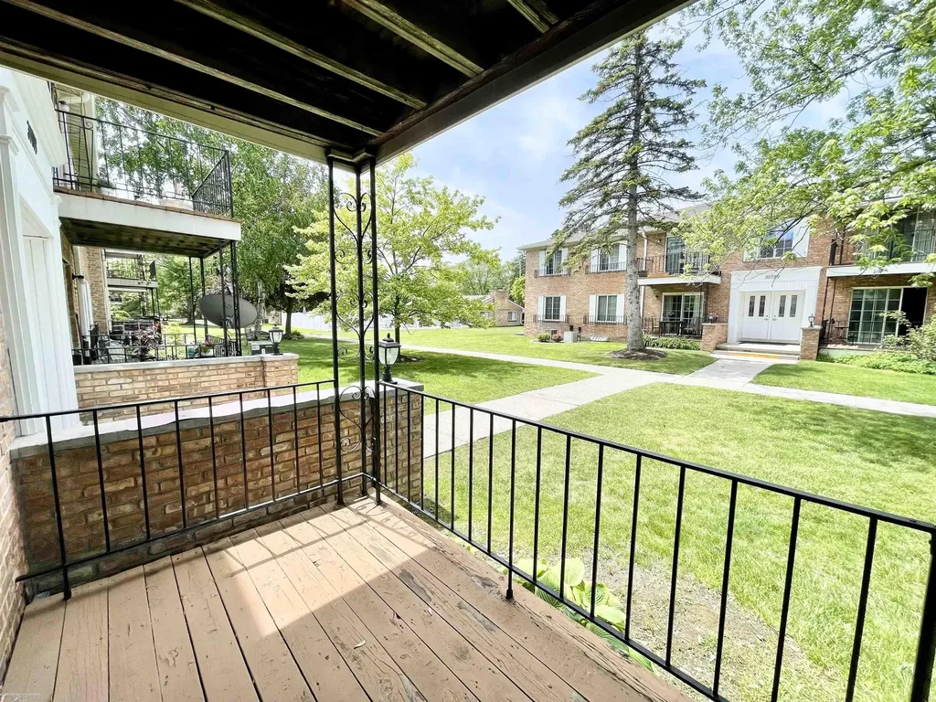 30703 Shiawassee Street Farmington Hills City MI 48336