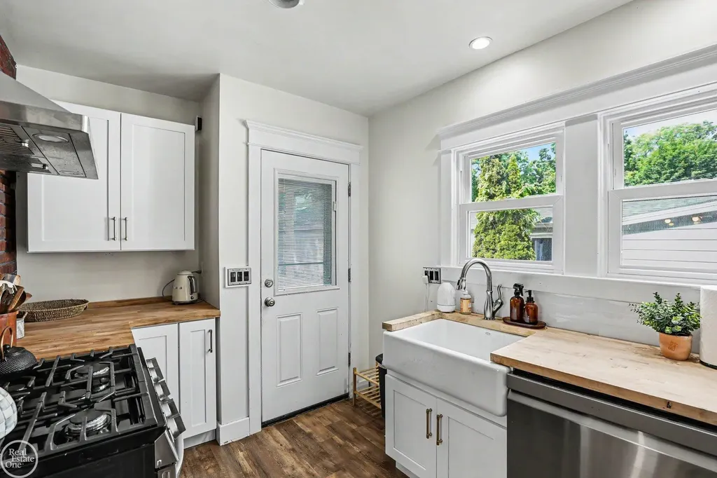 149 Pleasant Street Romeo Village MI 48065