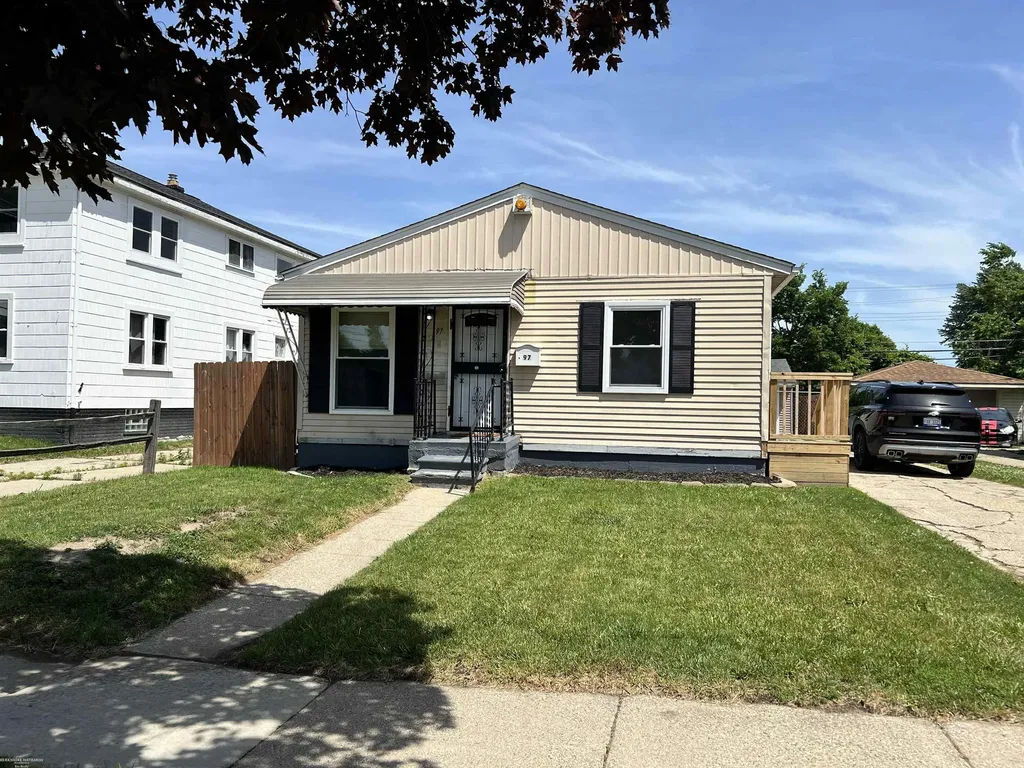 97 Beyne Street Mt. Clemens City MI 48043