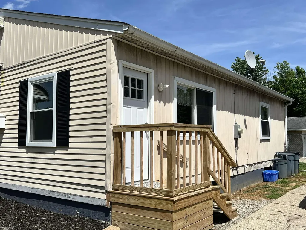 97 Beyne Street Mt. Clemens City MI 48043