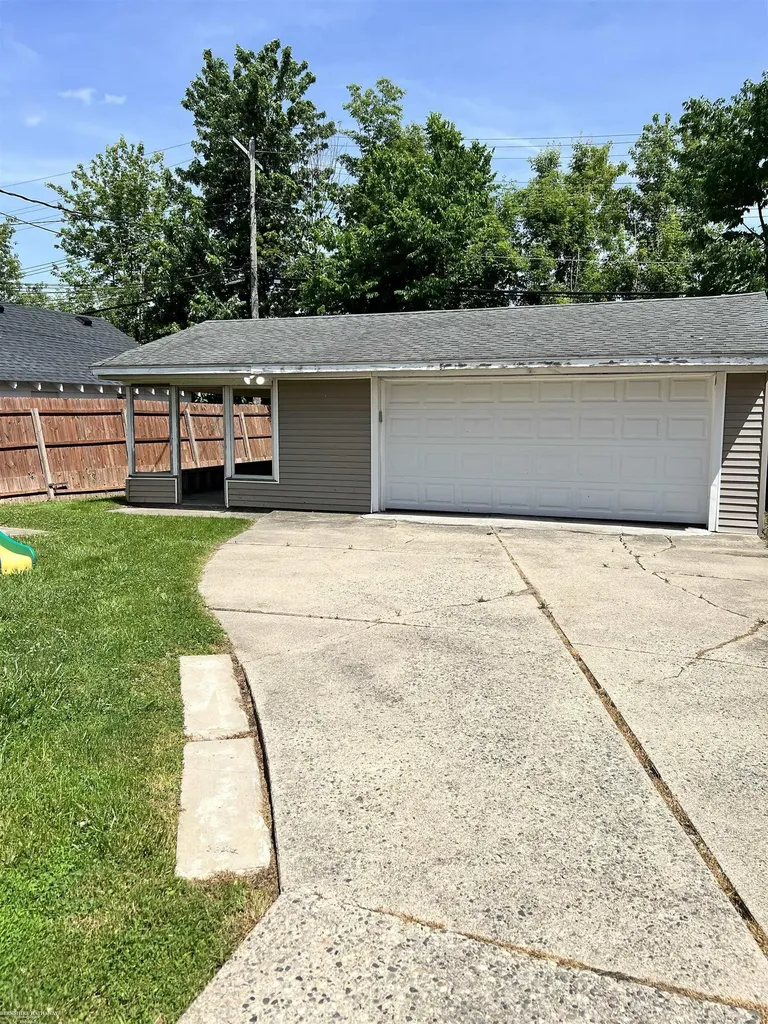 97 Beyne Street Mt. Clemens City MI 48043