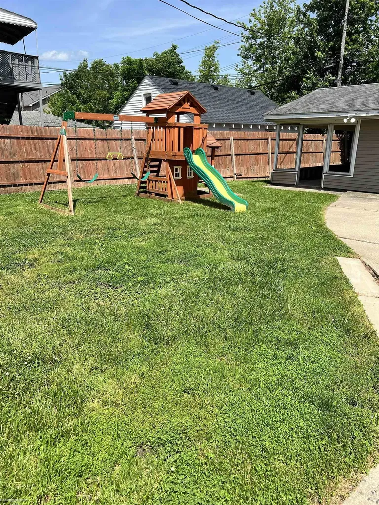 97 Beyne Street Mt. Clemens City MI 48043
