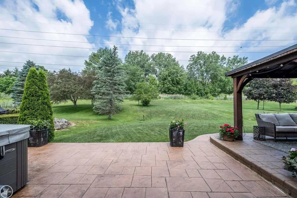 57667 Yorkshire Court Washington Township MI 48094