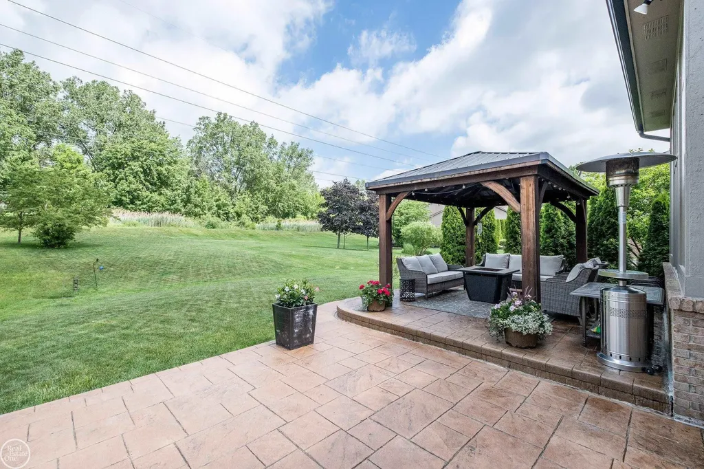 57667 Yorkshire Court Washington Township MI 48094