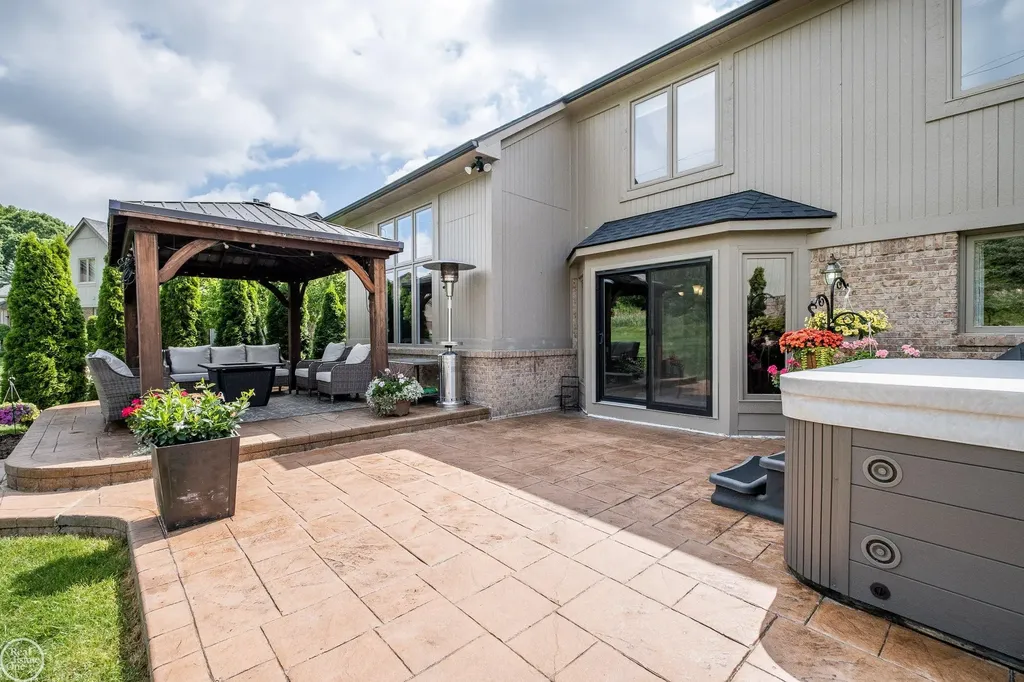 57667 Yorkshire Court Washington Township MI 48094
