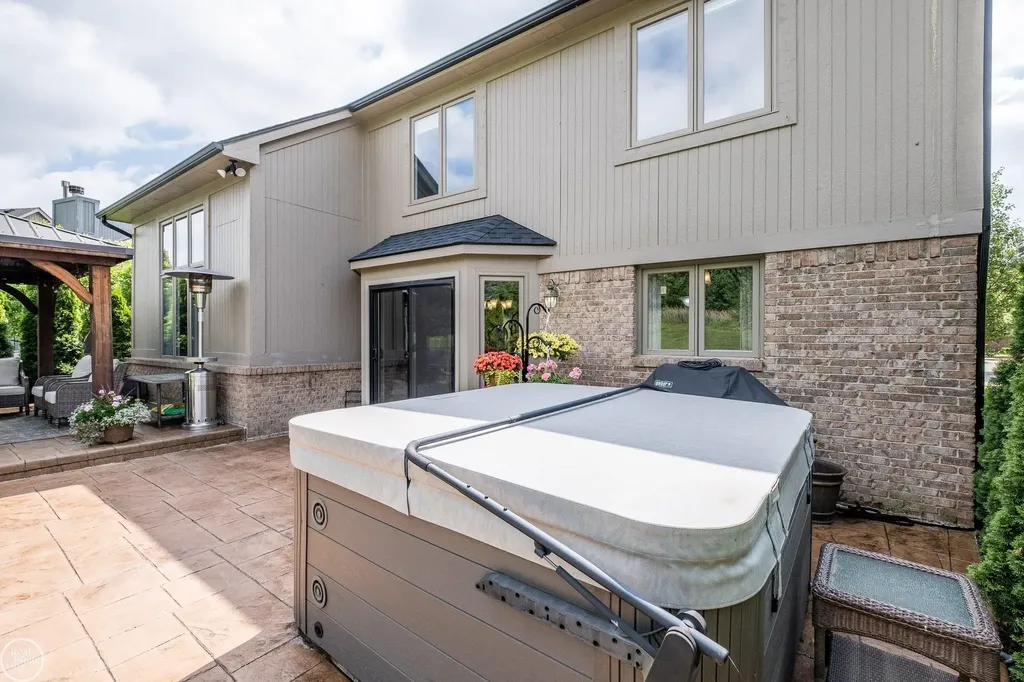 57667 Yorkshire Court Washington Township MI 48094