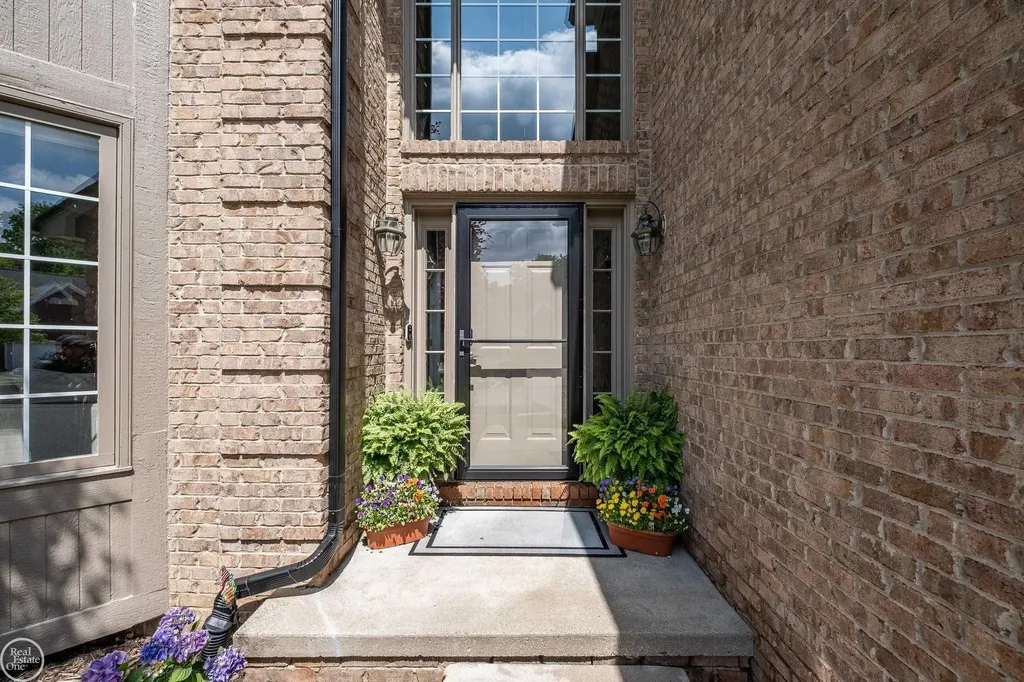57667 Yorkshire Court Washington Township MI 48094