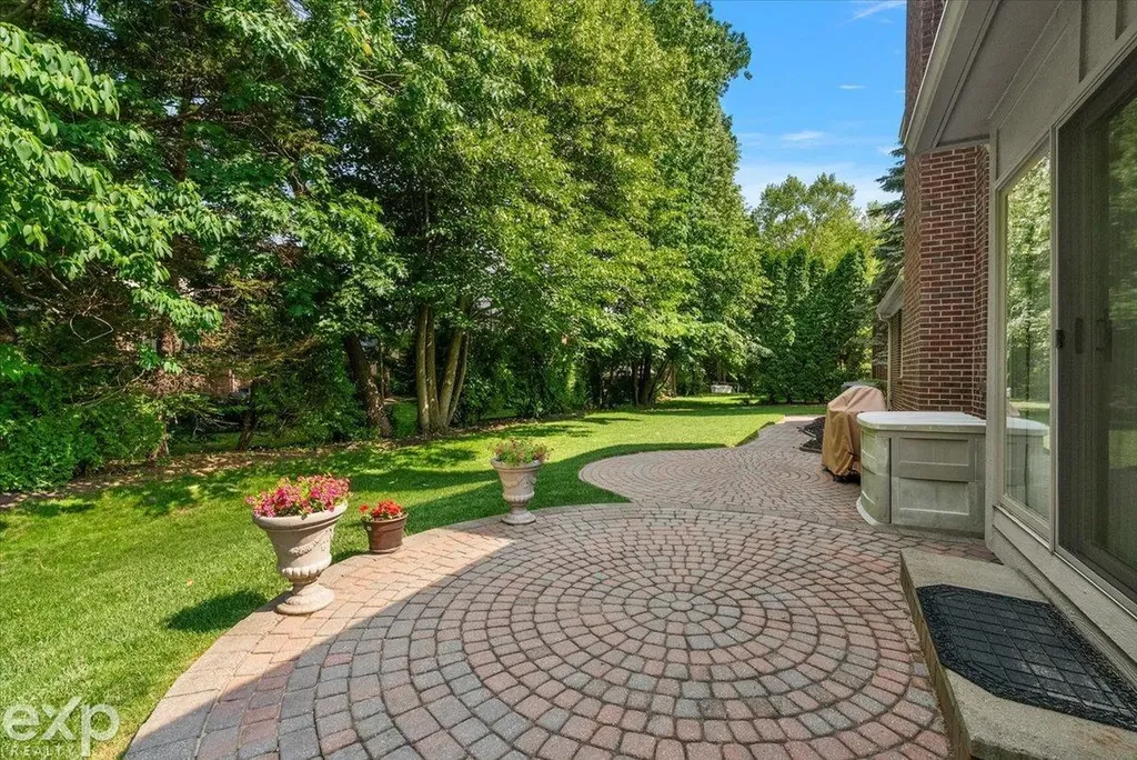 54380 Sassafras Drive Shelby Charter Township MI 48315