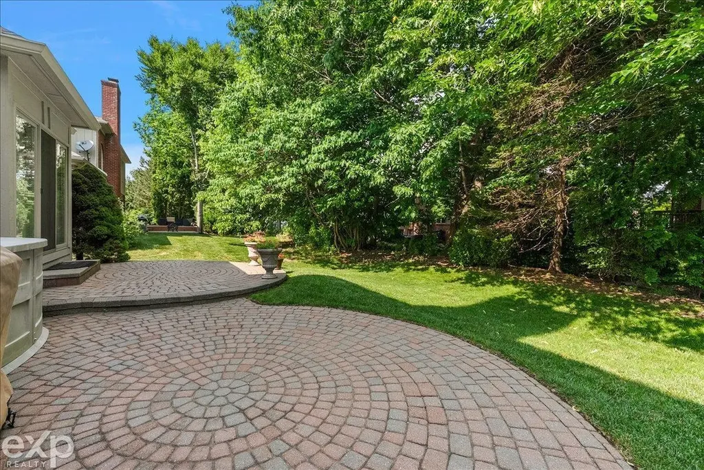 54380 Sassafras Drive Shelby Charter Township MI 48315