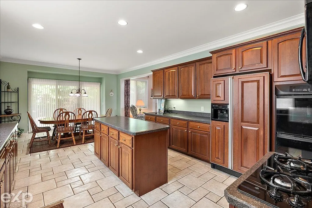 54380 Sassafras Drive Shelby Charter Township MI 48315