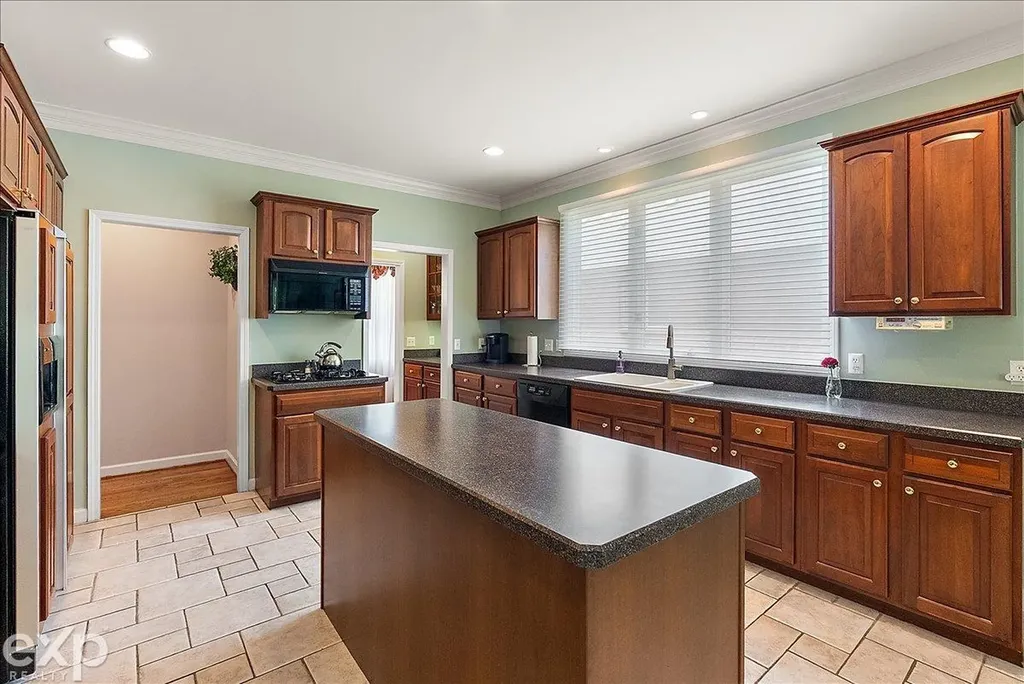 54380 Sassafras Drive Shelby Charter Township MI 48315