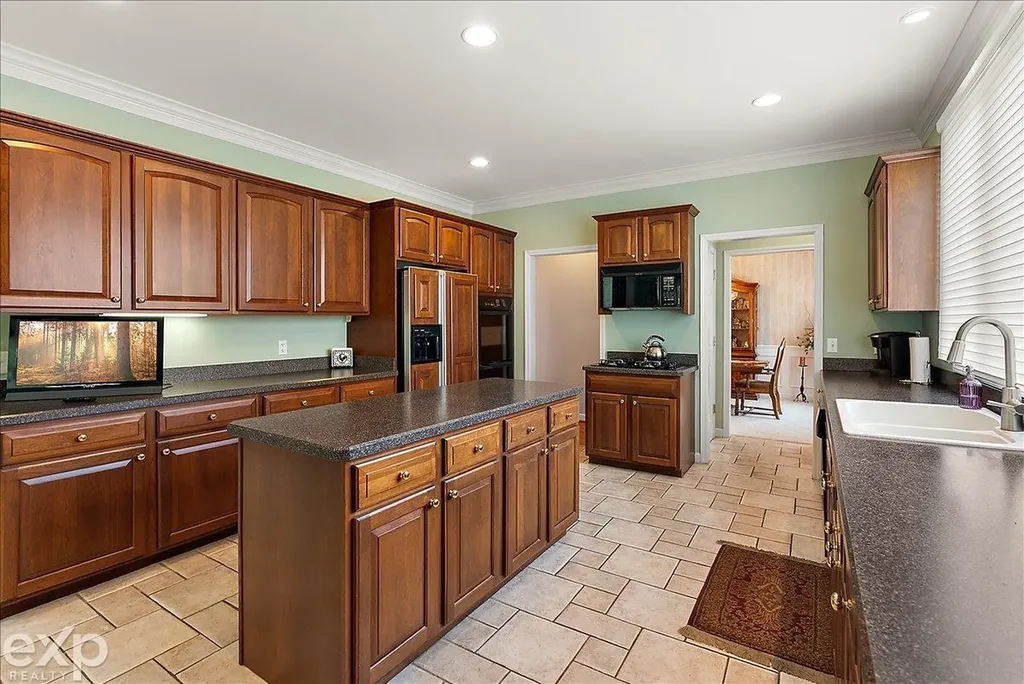 54380 Sassafras Drive Shelby Charter Township MI 48315