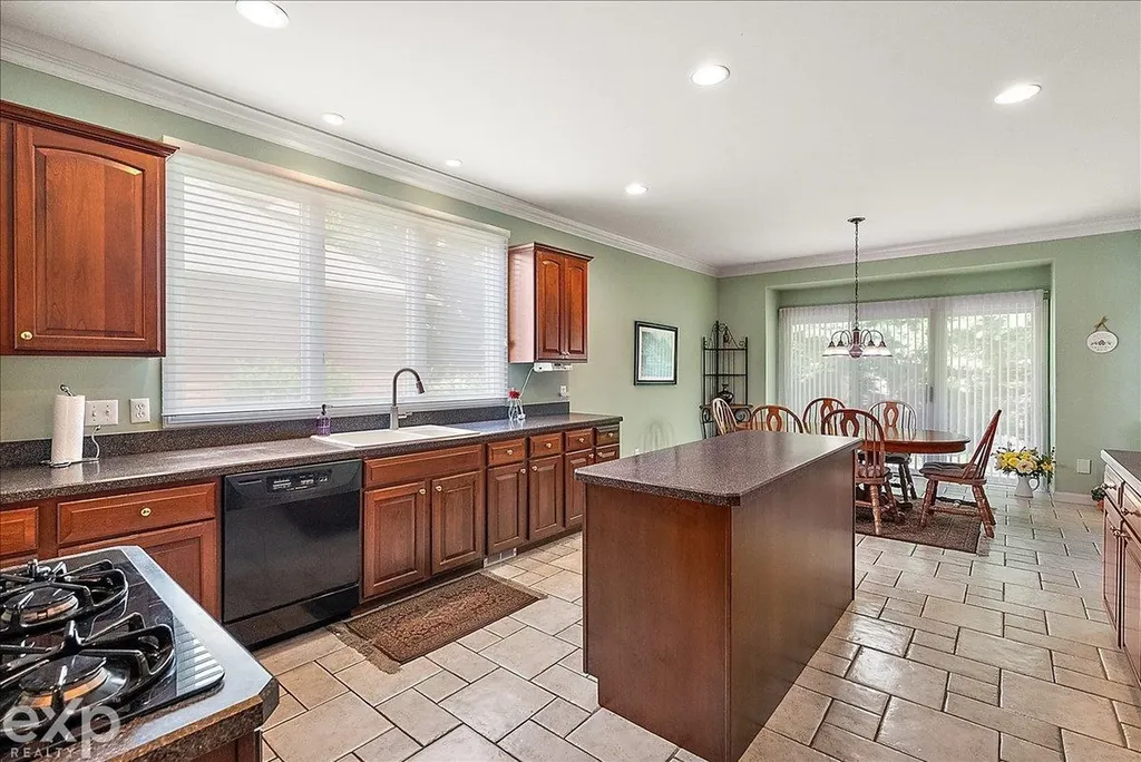 54380 Sassafras Drive Shelby Charter Township MI 48315
