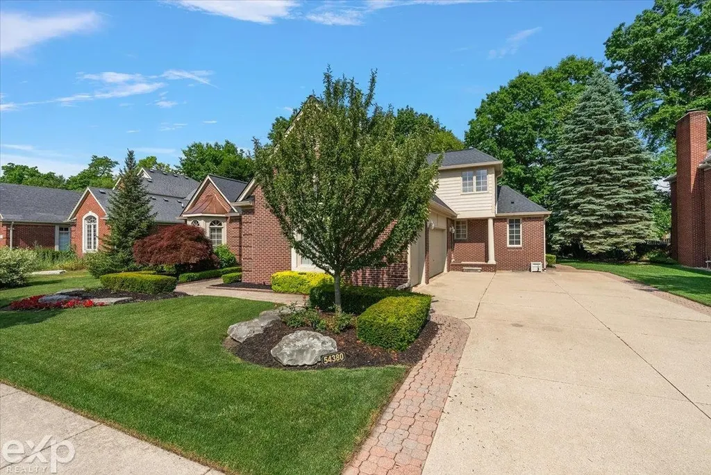 54380 Sassafras Drive Shelby Charter Township MI 48315