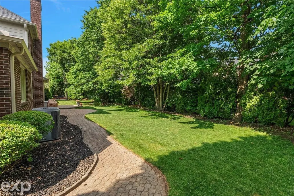 54380 Sassafras Drive Shelby Charter Township MI 48315