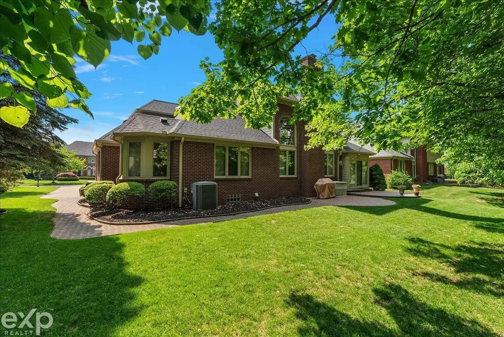 54380 Sassafras Drive Shelby Charter Township MI 48315