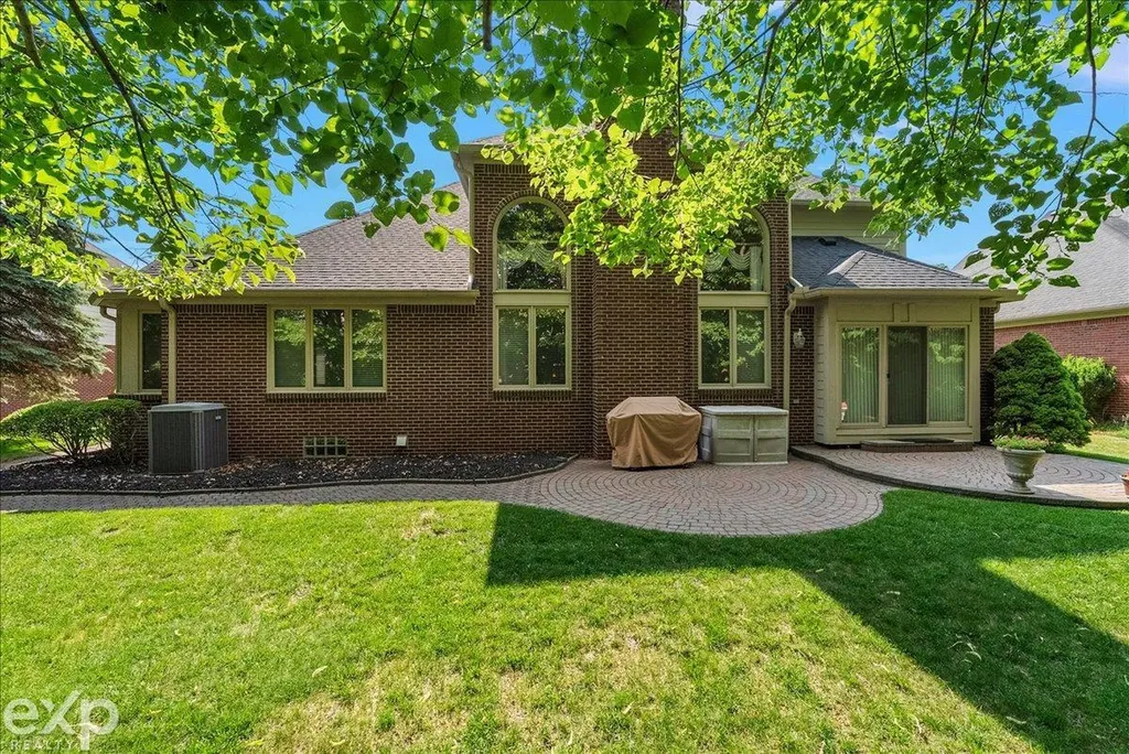 54380 Sassafras Drive Shelby Charter Township MI 48315