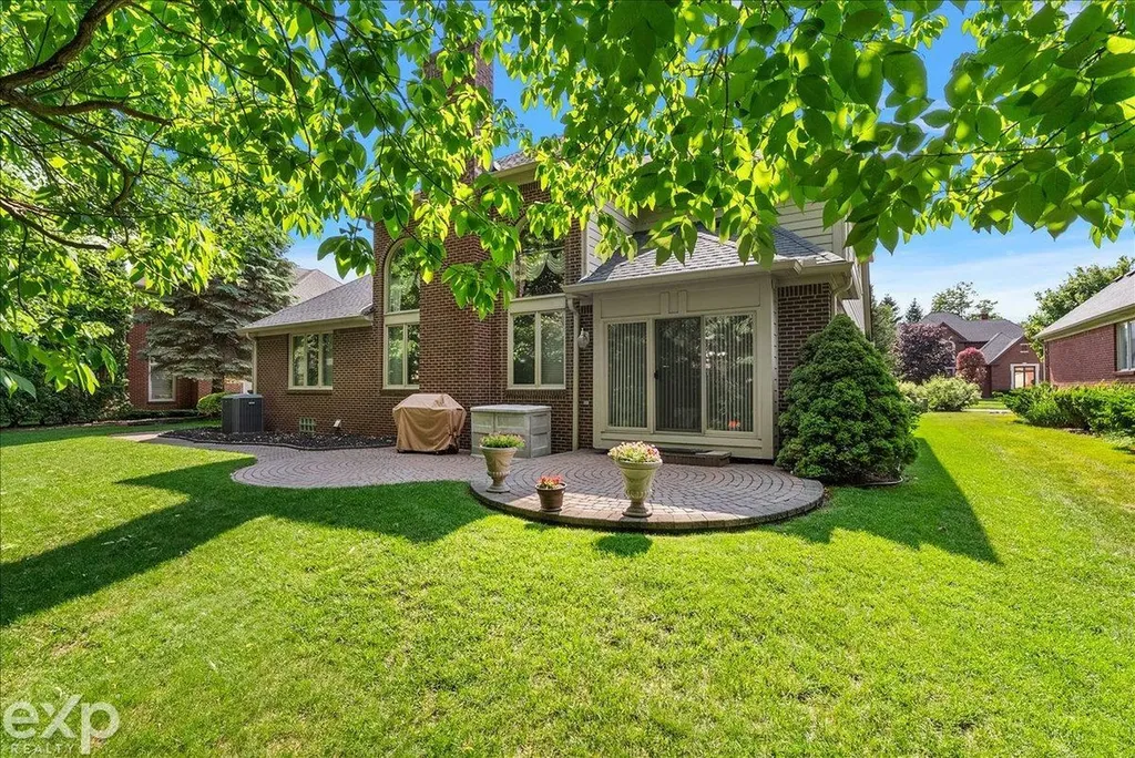 54380 Sassafras Drive Shelby Charter Township MI 48315