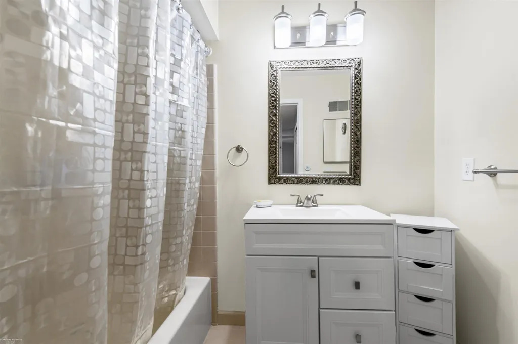 417 Country Club Drive St. Clair Shores City MI 48082