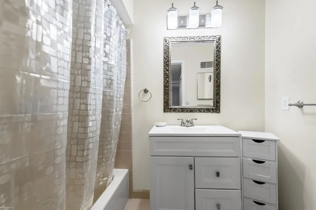 417 Country Club Drive St. Clair Shores City MI 48082