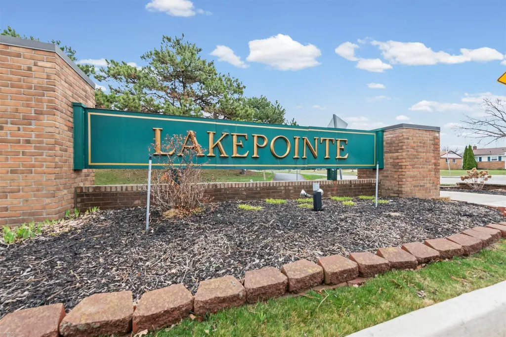 417 Country Club Drive St. Clair Shores City MI 48082