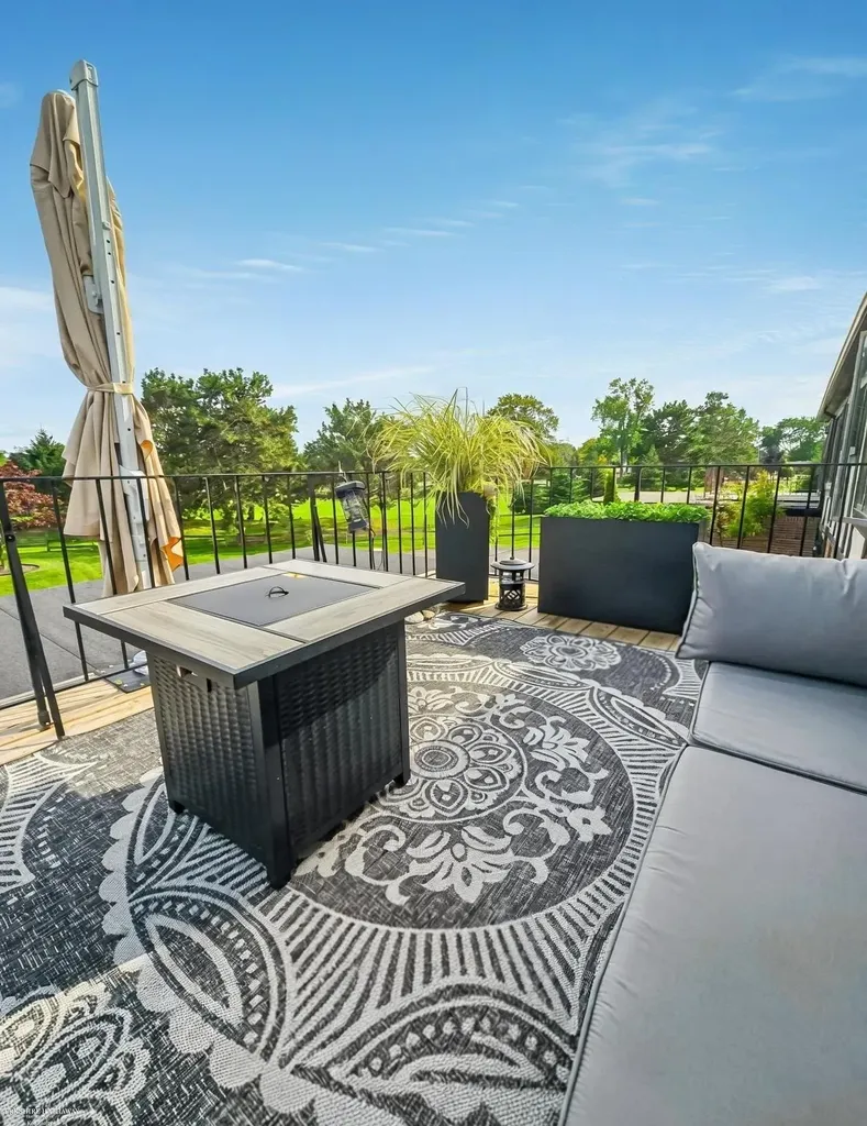 417 Country Club Drive St. Clair Shores City MI 48082