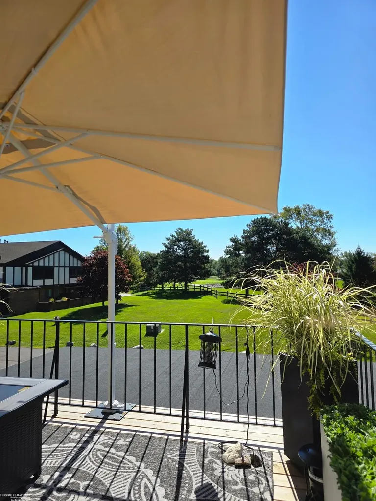 417 Country Club Drive St. Clair Shores City MI 48082