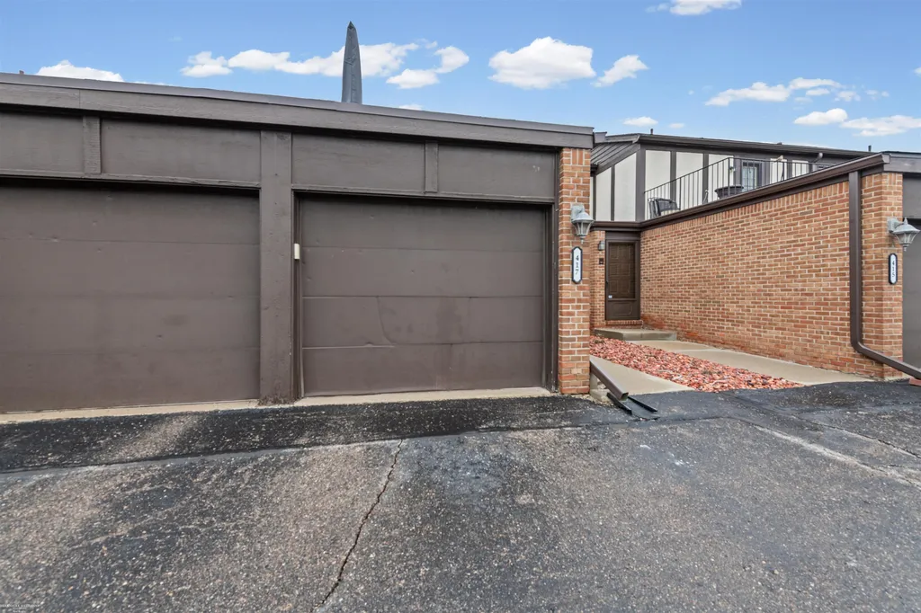 417 Country Club Drive St. Clair Shores City MI 48082