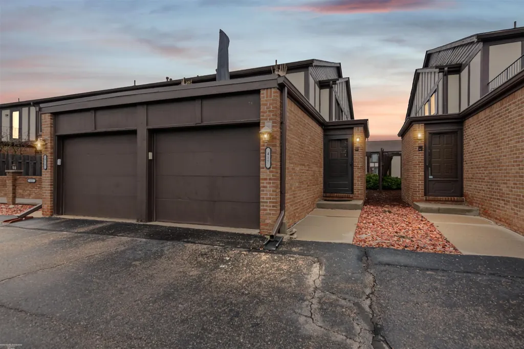 417 Country Club Drive St. Clair Shores City MI 48082