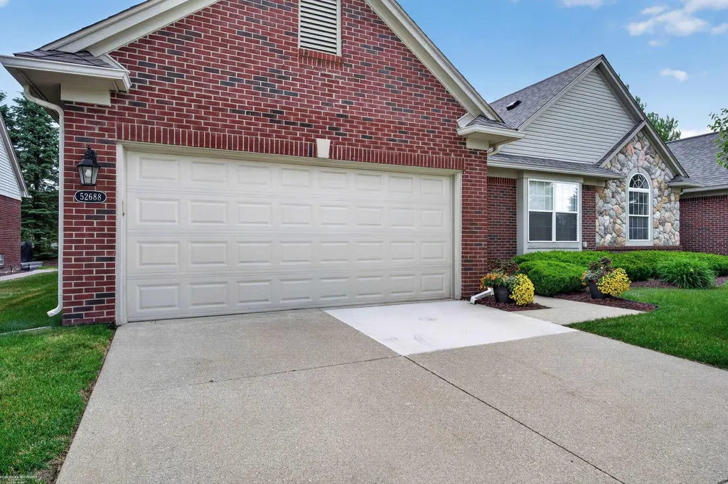 52688 Sable Drive Macomb Township MI 48042