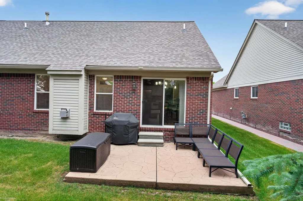 52688 Sable Drive Macomb Township MI 48042