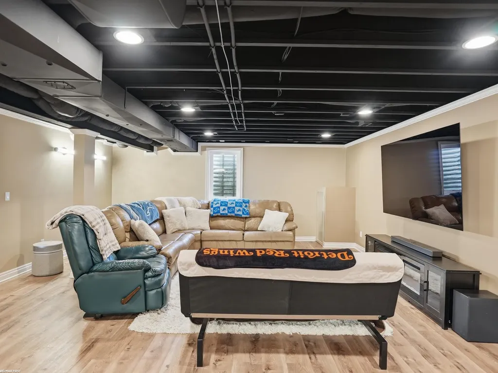 49090 Camarosa Lane Macomb Township MI 48044