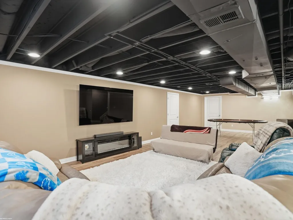 49090 Camarosa Lane Macomb Township MI 48044