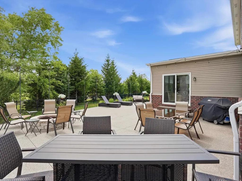 49090 Camarosa Lane Macomb Township MI 48044