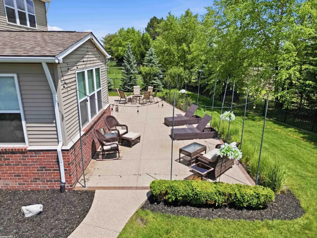 49090 Camarosa Lane Macomb Township MI 48044