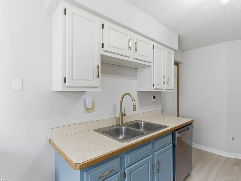51409 Ashley Street New Baltimore City MI 48047
