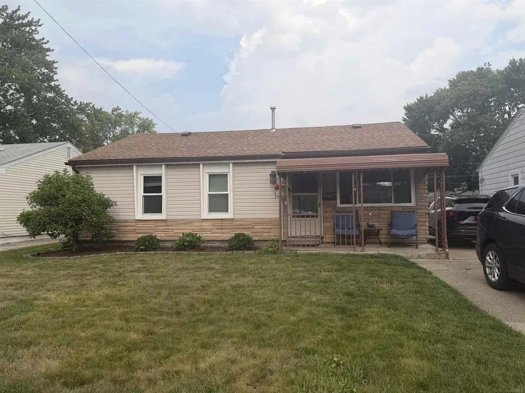 25264 Wiseman Street Roseville City MI 48066