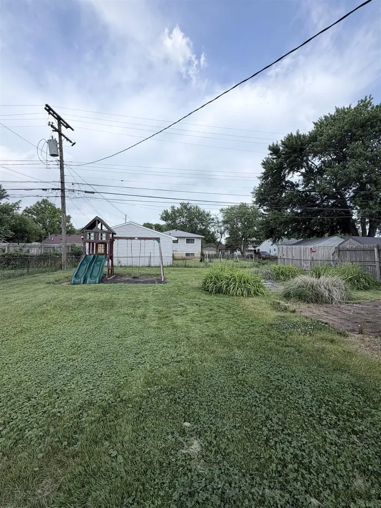 25264 Wiseman Street Roseville City MI 48066