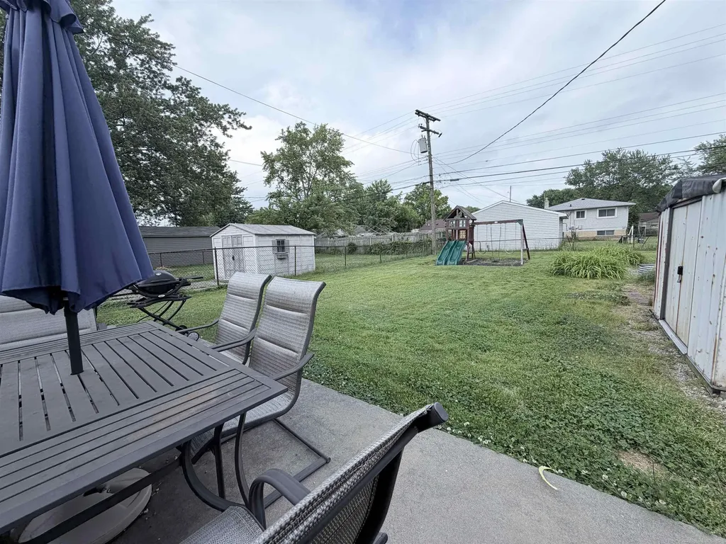25264 Wiseman Street Roseville City MI 48066