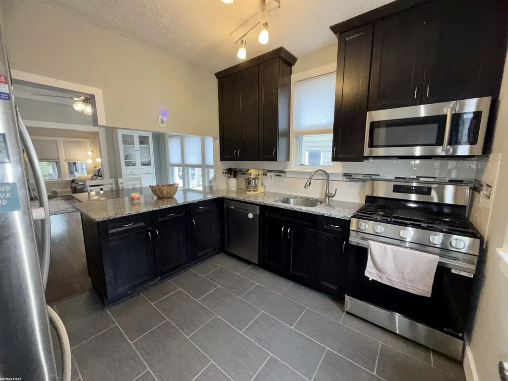 608 S Edgeworth Avenue Royal Oak City MI 48067