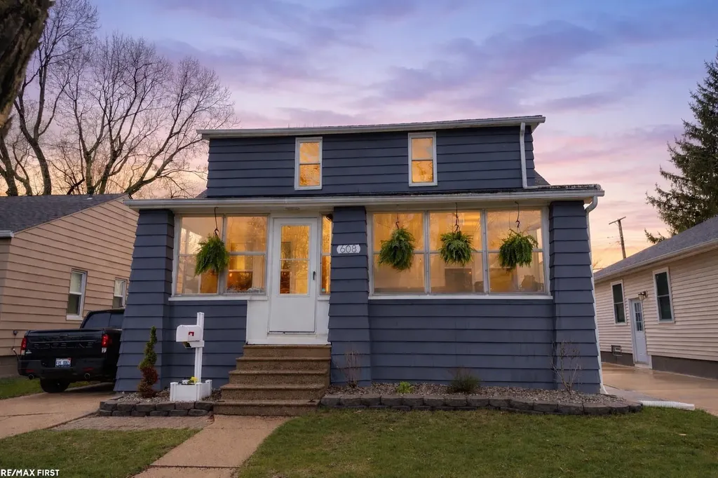 608 S Edgeworth Avenue Royal Oak City MI 48067