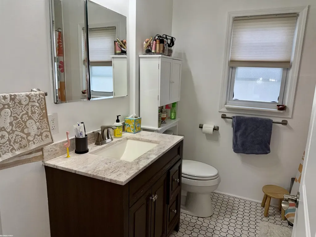 608 S Edgeworth Avenue Royal Oak City MI 48067