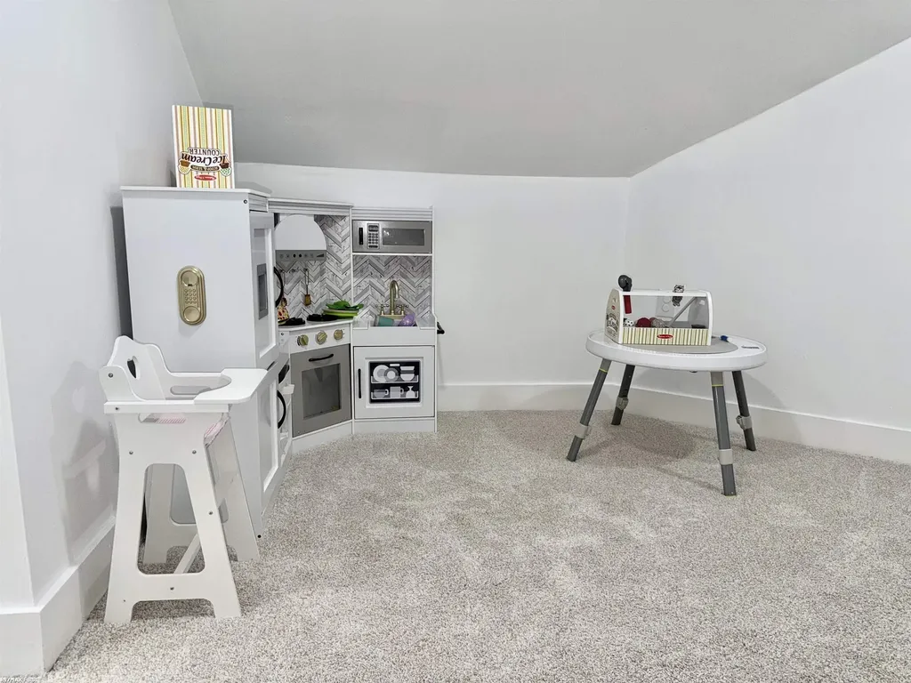 608 S Edgeworth Avenue Royal Oak City MI 48067