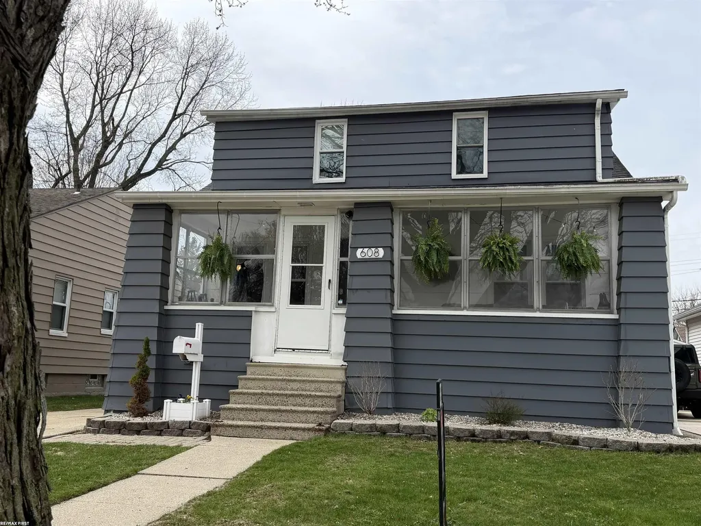 608 S Edgeworth Avenue Royal Oak City MI 48067